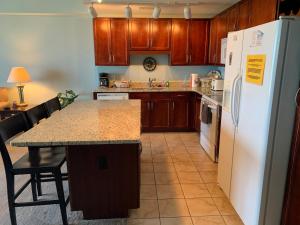 1717 Laketown Wharf 1 King Bedroom, 2 Bath