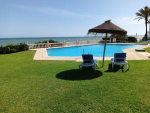 Apartamento en urb primera linea de playa