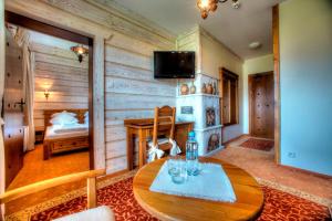 Studio (2 Adults) room in Hotel Carpatia Bieszczadzki Gościniec