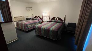 Double Room room in Four Oaks Lodging