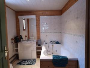 Chalets Jolichalet66210-88m2-3ch-garage-jardin-double veranda-wifi-impasse au calme : photos des chambres