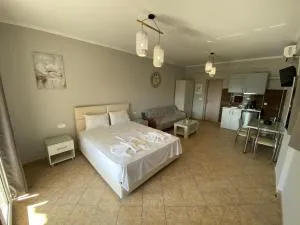 Home Apartments - Mandrotopos