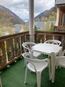 Appartement 46 pers 38m2, vue montagne, piscine chauffée, 500m centre ville