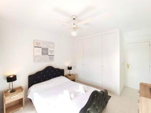 Cumbre Loix Apartment by Agencia Poniente