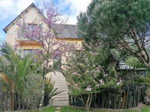 Guest House dans jardin exotique proche d une voie verte