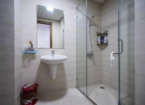 *Ha Long Homestay @ Sunrise Apartment- 4 BR