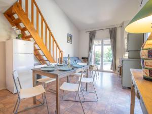 Maisons de vacances Holiday Home Les Marines du Roussillon-2 by Interhome : photos des chambres