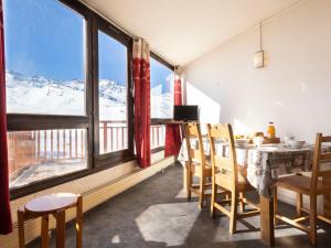 Apartment Trois Vallées 517 by Interhome