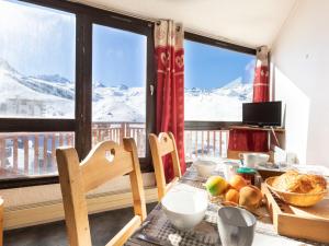 Apartment Trois Vallées 517 by Interhome