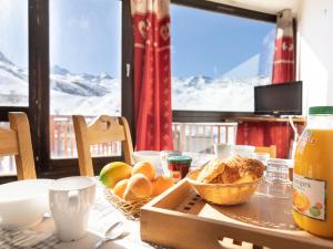 Apartment Trois Vallées 517 by Interhome