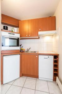 Apartment Trois Vallées 517 by Interhome