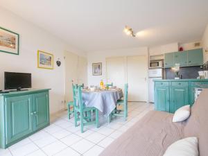 Apartment Les Goelettes-8 by Interhome