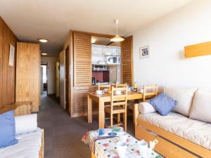 Apartment Hauts De Chaviere A13 by Interhome