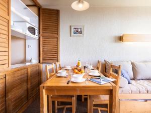 Apartment Hauts De Chaviere A13 by Interhome