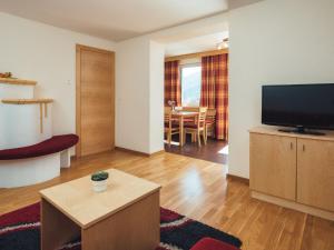 Apartment Ladis-5 by Interhome