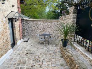 Studio duplex avec spa et cour privée