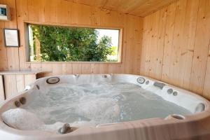 Maisons de vacances Ker Gana Sauna, jacuzzi, poele a bois : photos des chambres
