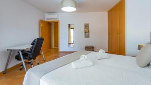 Magnificent 2BDR Apartment W AC & Pool - 2min from beach - by LovelyStay