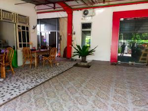 Ombai Guest House 27 Syariah Mitra RedDoorz