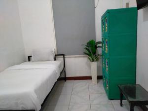 Ombai Guest House 27 Syariah Mitra RedDoorz
