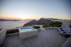 Sunset View Villa Santorini - with Outdoor Jacuzzi