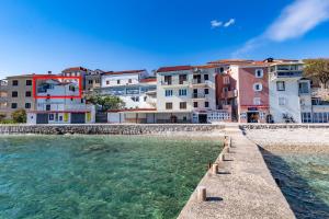 Seafront Baska Apartment