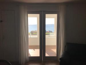 PetFriendly-Beachfront-SunsetFacingSunPorch-Garden