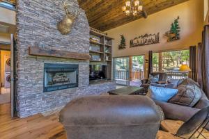 Quiet Ruidoso Cabin with Deck and Private Hot Tub