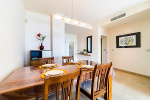 Primera línea de mar con piscina, gimnasio y parking 2 hab y 2 baños