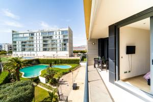 Primera línea de mar con piscina, gimnasio y parking 2 hab y 2 baños