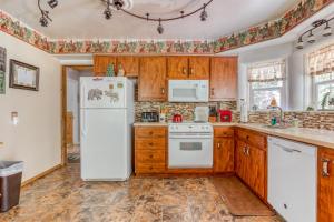 Barlow Creekside Lodge