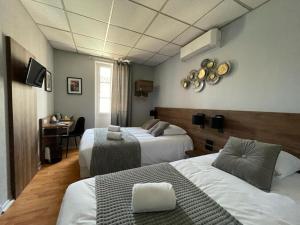 Hotels Hotel Le Rochegude : Chambre Triple