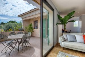 Maisons de vacances Sublime 117 M2 With Garden Terrace And Pool : photos des chambres