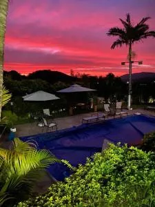 Casa de campo, com quadra de Beach Tennis, Volei e Fut Volei próxima a SP!! - Itapevi