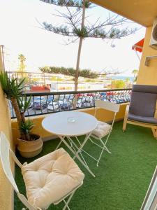 Estudio en los Cristianos. Ubicación ideal.