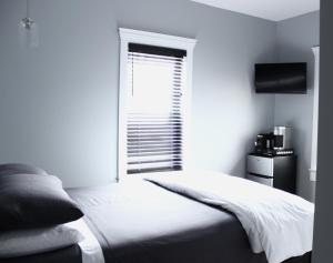 Queen Suite room in The Plainfield Inn