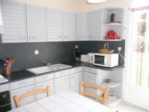 Maisons de vacances Holiday Home in Treompan near Sandy Beaches : photos des chambres