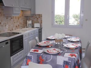Holiday Home in Guissény near Beaches