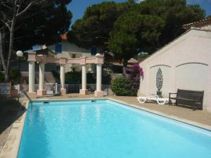 Villa in Sainte-Maxime near La Nartelle Beach