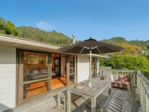 Beach Lovers Bach - Hahei Holiday Home - 哈海