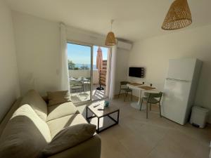 Appartements Residence Marina Di Bravone : Appartement - Vue sur Mer