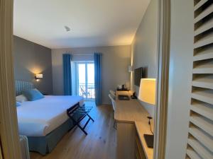 Hotels Hotel de la Plage - Saint Jean de Luz : photos des chambres