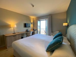Hotels Hotel de la Plage - Saint Jean de Luz : photos des chambres