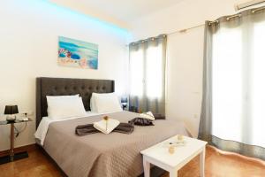 Luxury Lake View Center House