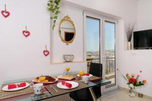 Luxury Lake View Center House