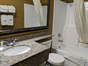 Queen Room with Two Queen Beds - Non-Smoking room in Quality Inn & Suites Westminster - Seal Beach Westminster