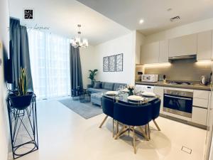 Mira Holiday Homes - Newly Furnished 1 bedroom in Creek Vista Tower B Sobha Hartland
