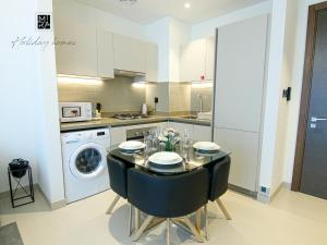 Mira Holiday Homes - Newly Furnished 1 bedroom in Creek Vista Tower B Sobha Hartland