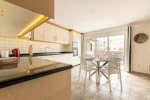 Penthouse Manureva by Pajarito Holidays