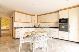 Penthouse Manureva by Pajarito Holidays